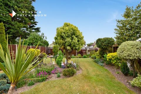 2 bedroom semi-detached bungalow for sale, Oakwood Avenue, Clacton-on-Sea