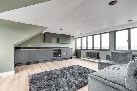 2 bedroom flat to rent, Upper Richmond Road West, London