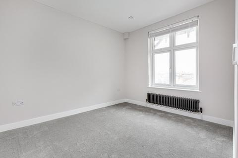 2 bedroom flat to rent, Upper Richmond Road West, London