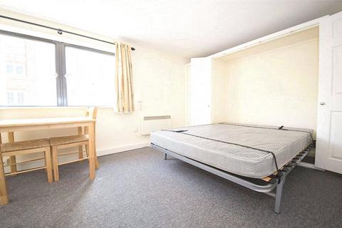 Studio to rent, Hornsey Road, Holloway, London, N7
