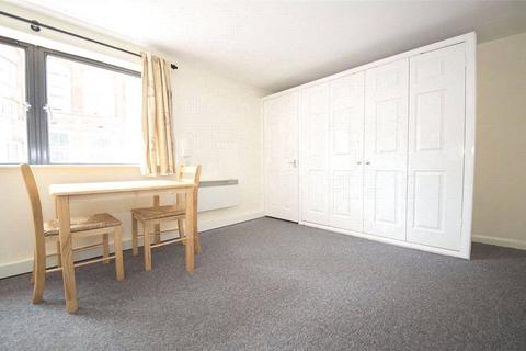 Studio to rent, Hornsey Road, Holloway, London, N7