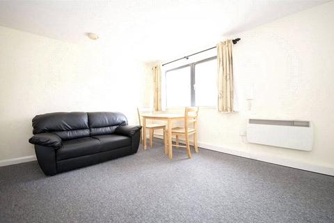 Studio to rent, Hornsey Road, Holloway, London, N7