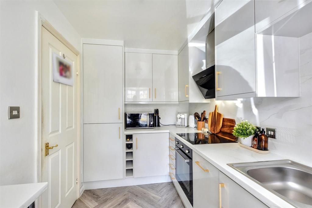 Kitchen 2.jpeg