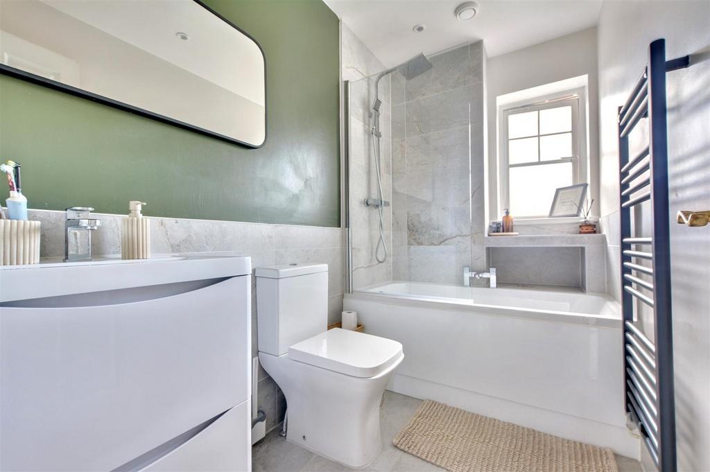 Bathroom 1.jpeg