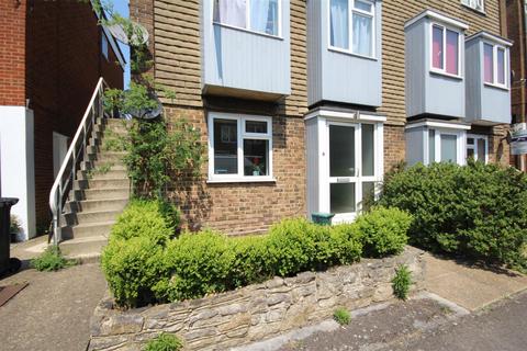2 bedroom maisonette to rent, Drummond Road, Guildford