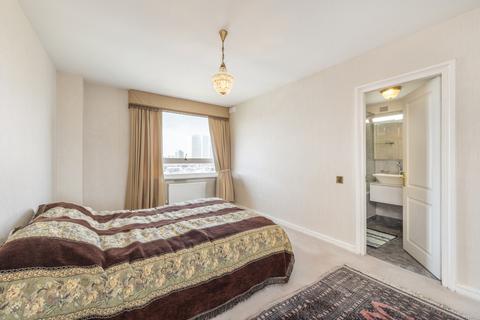 3 bedroom flat to rent, The Water Gardens, Burwood Place, London