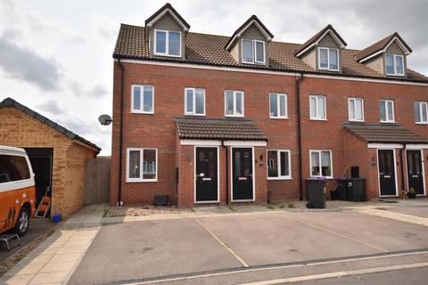 27 Snow Close, Holdingham, Sleaford, NG34 8YT
