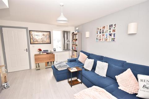 27 Snow Close, Holdingham, Sleaford, NG34 8YT