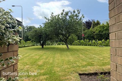 4 bedroom detached bungalow for sale, Sandbach Road, Church Lawton