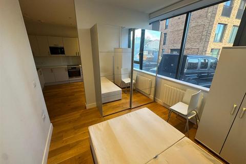 undefined, High Street, Feltham