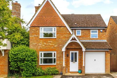Farriers Close, Bramley, RG26