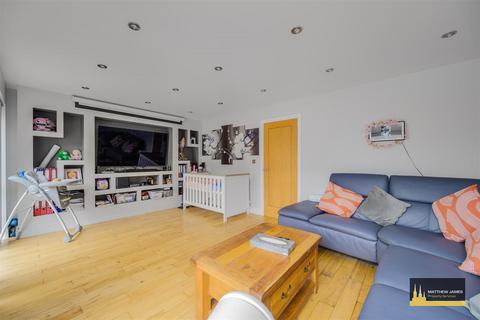 undefined, Grasscroft Drive, Cheylemore, Coventry *No Chain*