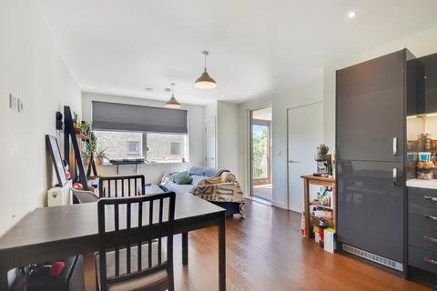1 bedroom apartment for sale, at Flat 9 Beatty Court, Kenneth Way, London W5