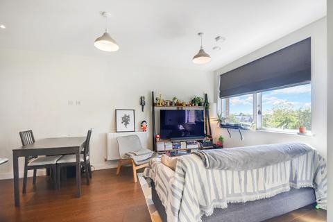 1 bedroom apartment for sale, at Flat 9 Beatty Court, Kenneth Way, London W5