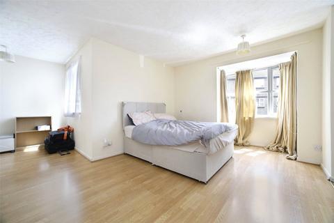 Studio to rent, Lowry Court, London, 5 Stubbs Drive, SE16