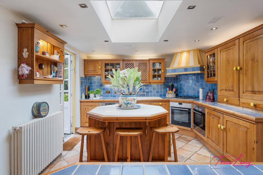 Fitted kitchen