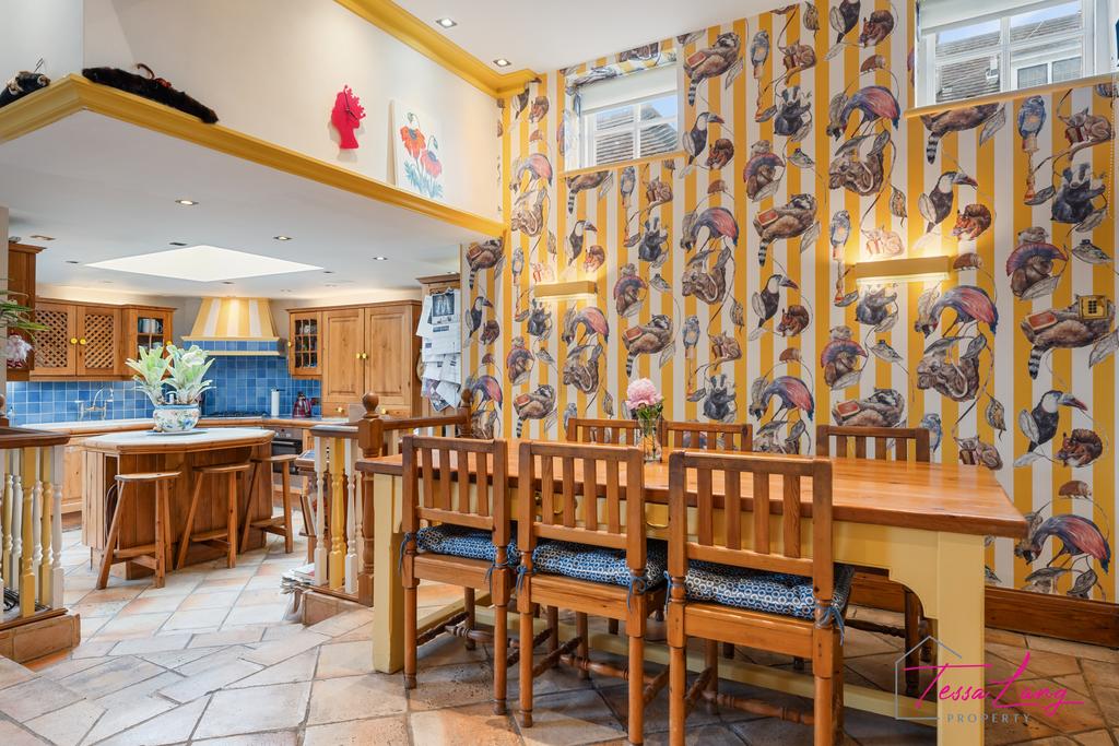 Kitchen dining area