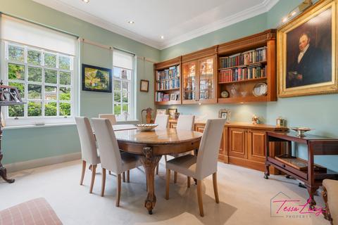 20 Heathgate, London, NW11 7AN