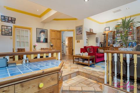 20 Heathgate, London, NW11 7AN