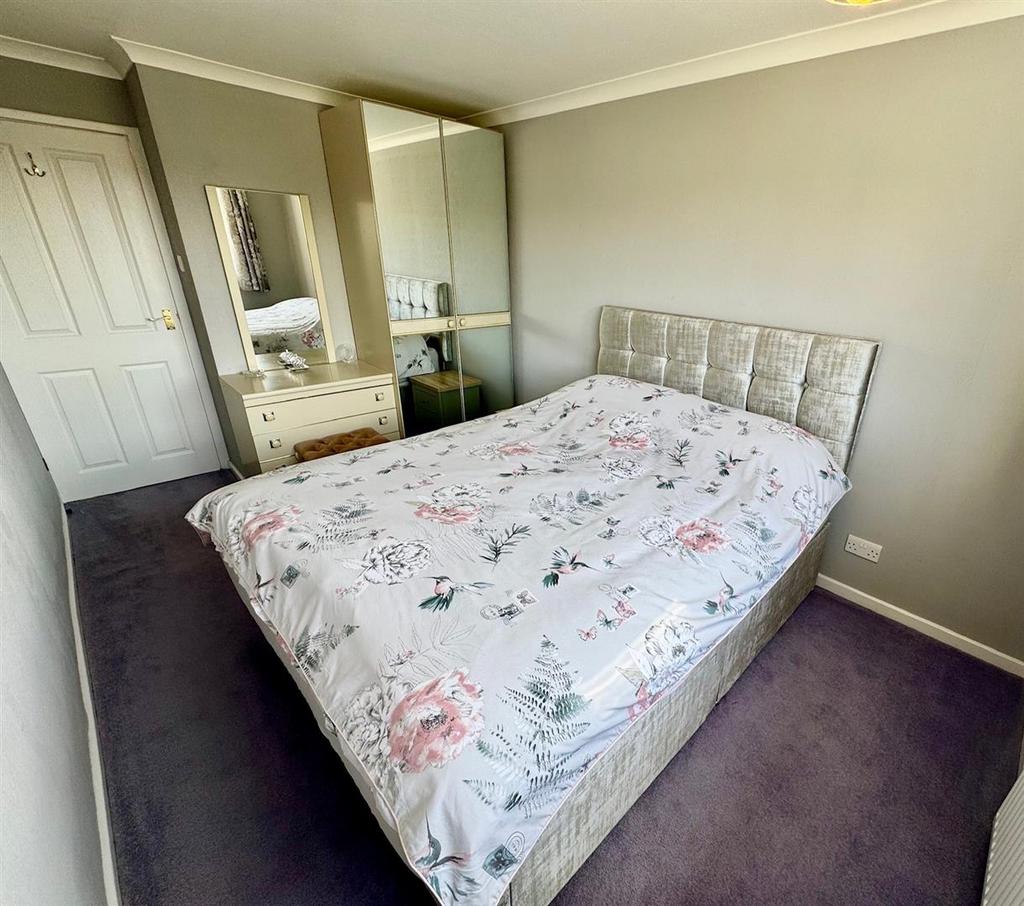 Bedroom 1b.jpg
