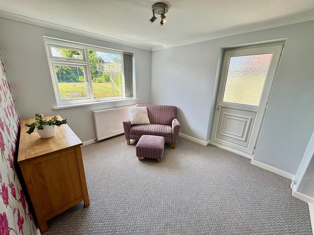 Family room 2.jpg