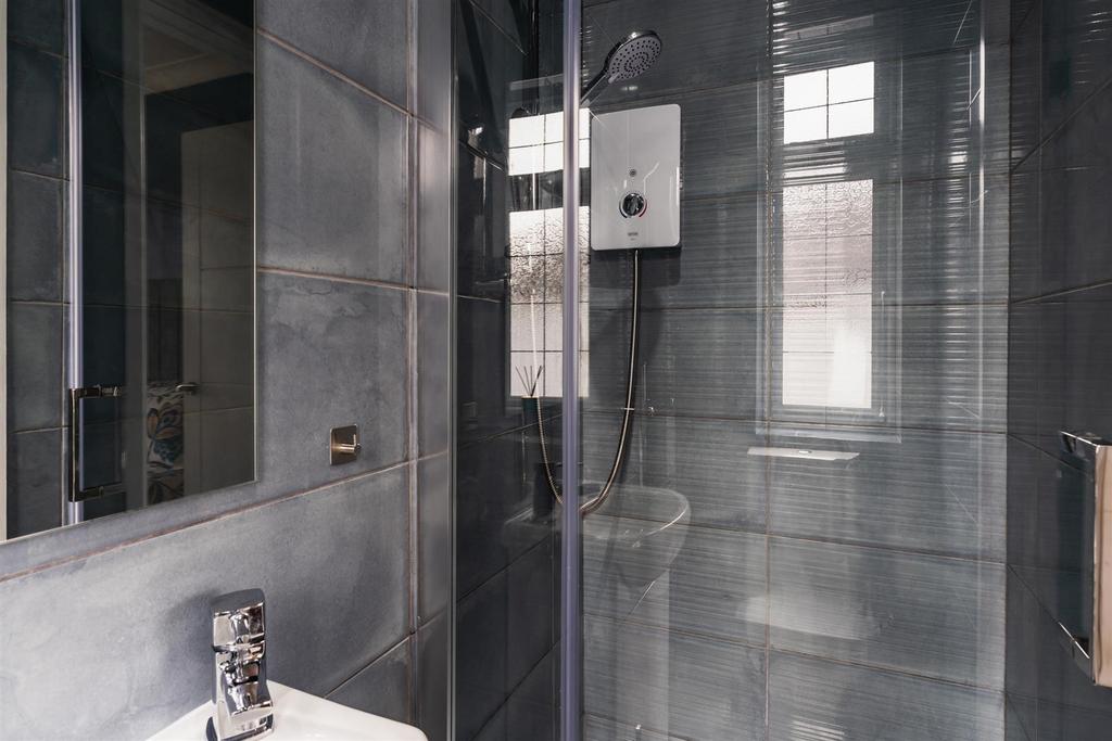 Master En-Suite Shower Room