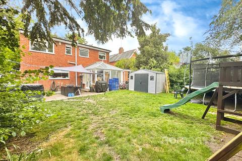 4 bedroom detached house for sale, Wellington Road, Sandhurst