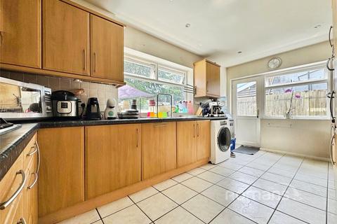 4 bedroom detached house for sale, Wellington Road, Sandhurst