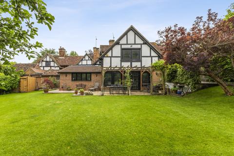 Bishopsmead Cottage Bishops Mead, Farnham, GU9 7DU