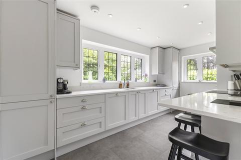 Bishopsmead Cottage Bishops Mead, Farnham, GU9 7DU