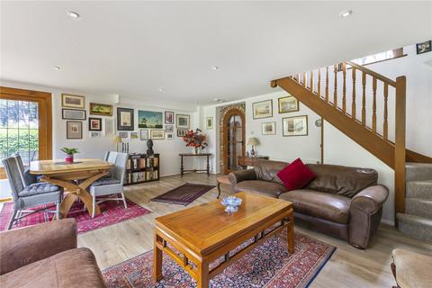 Bishopsmead Cottage Bishops Mead, Farnham, GU9 7DU