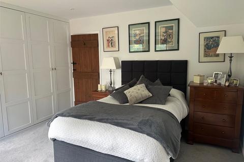 Bishopsmead Cottage Bishops Mead, Farnham, GU9 7DU