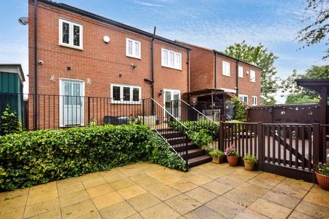 4 bedroom detached house for sale, First Avenue, Wakefield, West Yorkshire