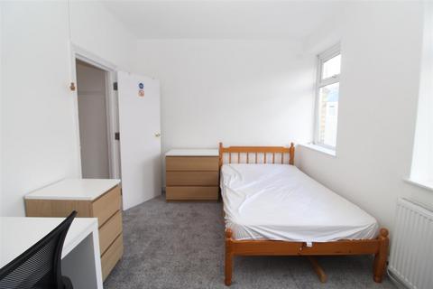 4 bedroom house to rent, Robert Street, Cardiff CF24