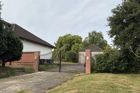 4 bedroom detached house for sale, High Road, Fobbing, Essex, SS17