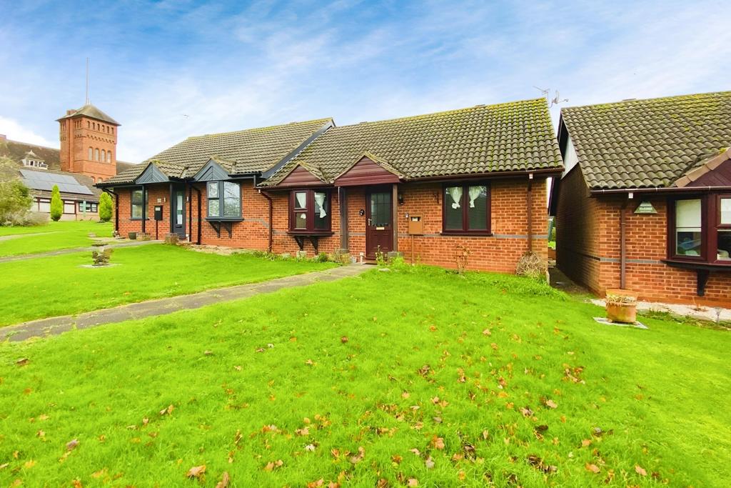 Spinney Drive, Botcheston, LE9 2 bed semi-detached bungalow - £160,000