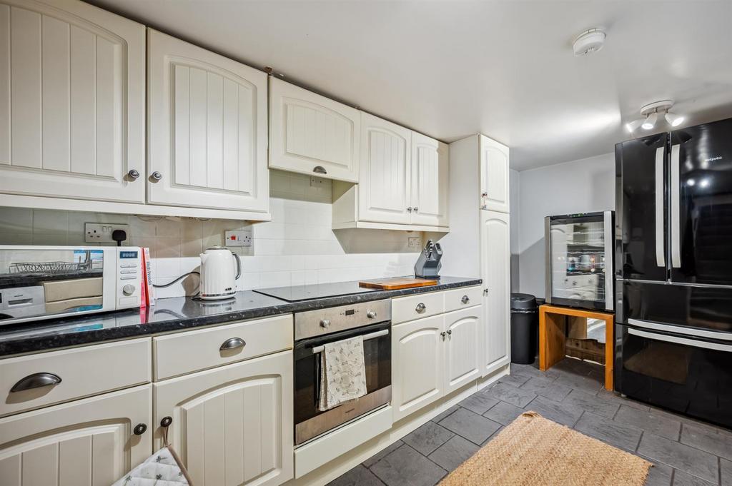 Kitchen - oven.jpg
