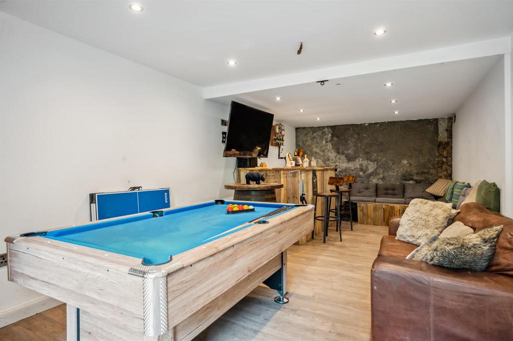 Reception Room - pool table and bar.jpg