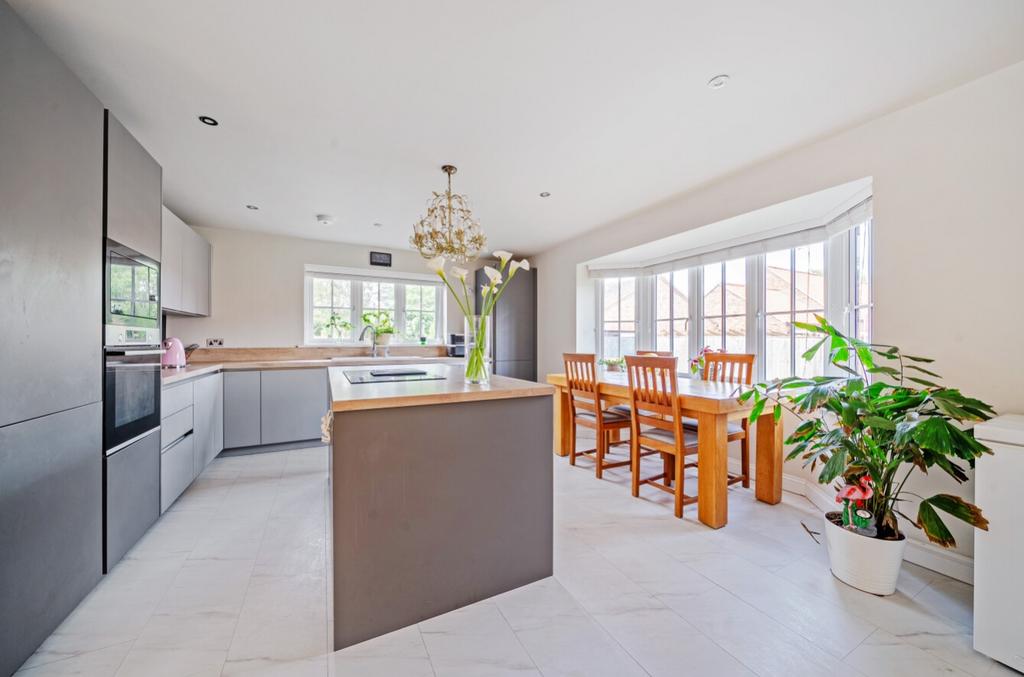 1304189-27-683f401638f49