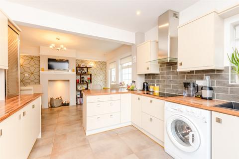 4 bedroom detached house for sale, Wilson Avenue, Rochester ME1