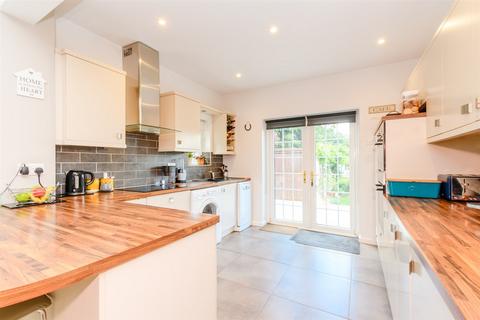 4 bedroom detached house for sale, Wilson Avenue, Rochester ME1