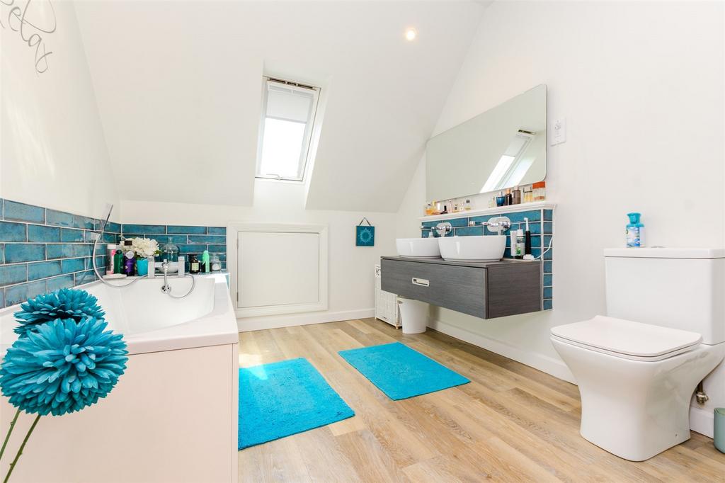 En-Suite Bathroom