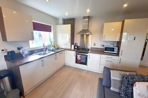 2 bedroom ground floor flat for sale, 14 Mulberry Avenue, Stanwell, Staines-Upon-Thames, TW19