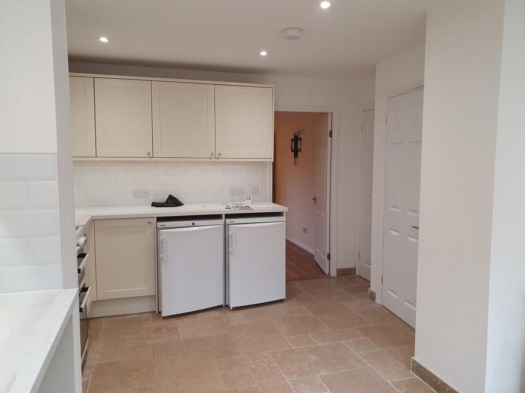 Kitchen to lounge.jpg