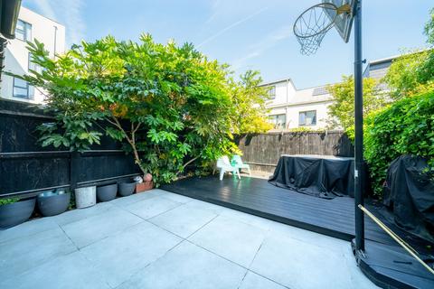 5 bedroom terraced house for sale, Richmond Road, London E8