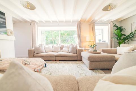 5 bedroom detached house for sale, Hillcroft, Heol Y Cawl, Dinas Powys, The Vale Of Glamorgan. CF64 4AH