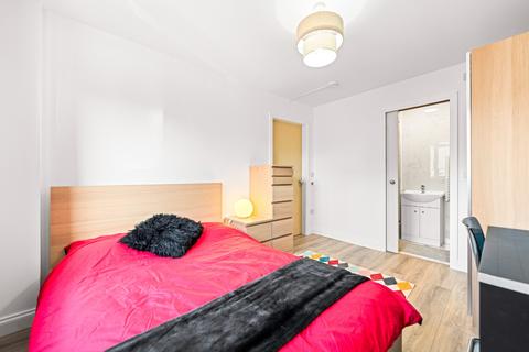 3 bedroom townhouse to rent, Whitehill Court, Glasgow City, Glasgow, G31