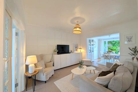 28 Warfield Road, Feltham, TW14 8AD