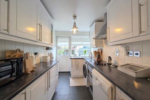 28 Warfield Road, Feltham, TW14 8AD