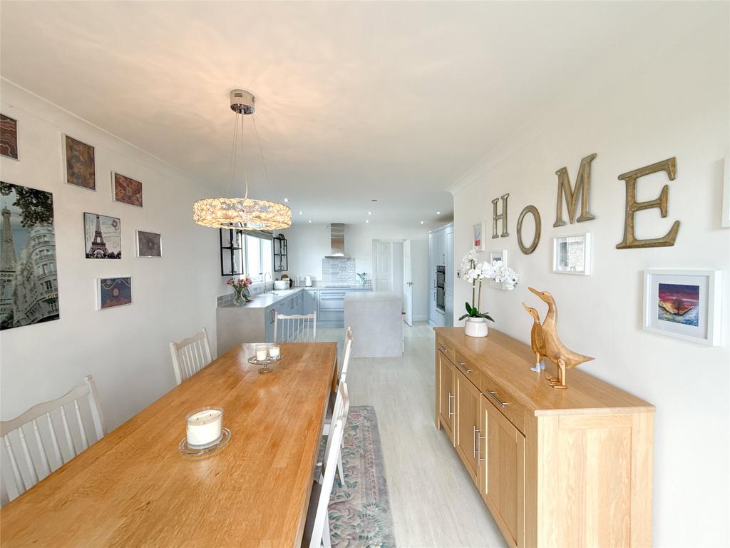 Kitchen Dining Area